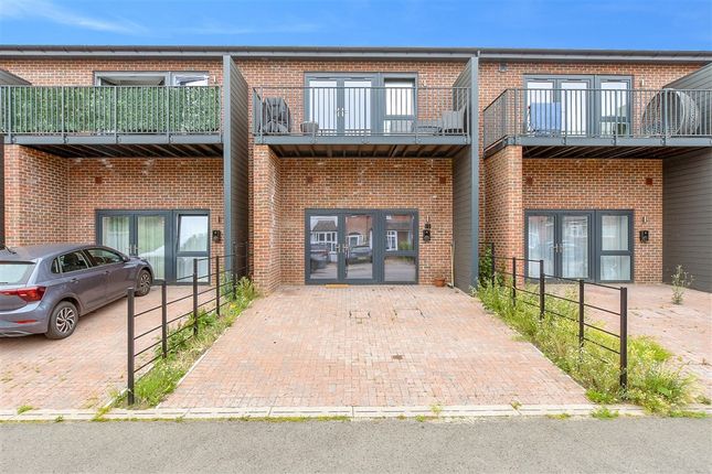 1 bed property, in St. John's Road, £250,000