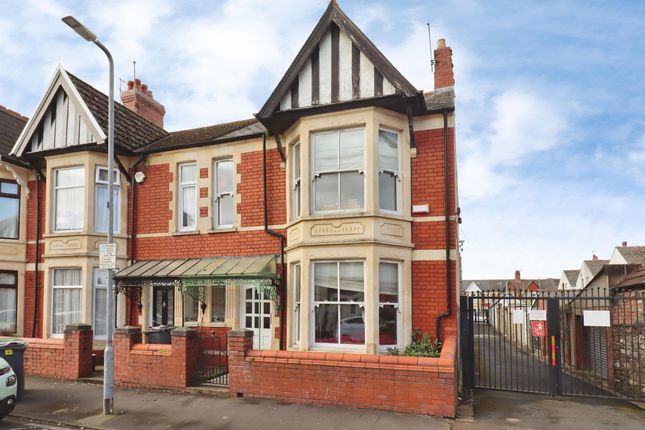 3 bed property, in Dinas Street, £325,000