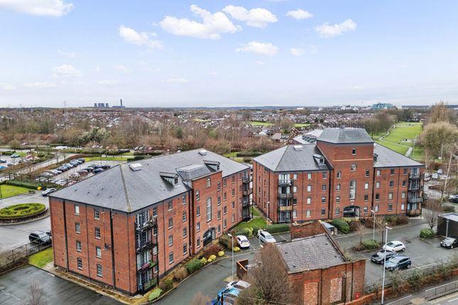 1 bed property, in Elphins Drive, £140,000