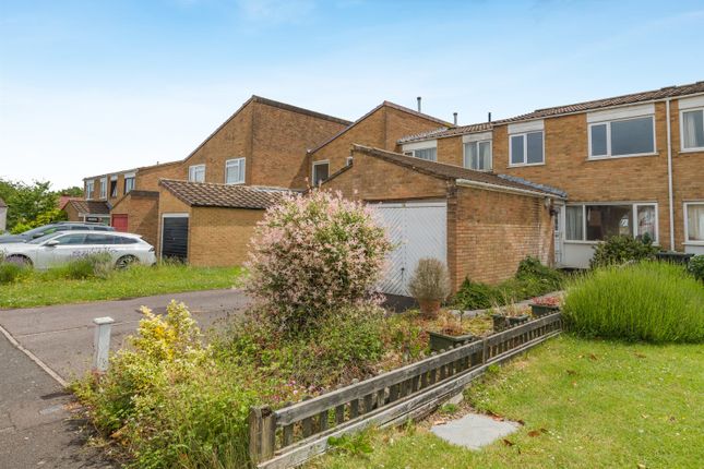 3 bed property, in Orchard Avenue, £250,000