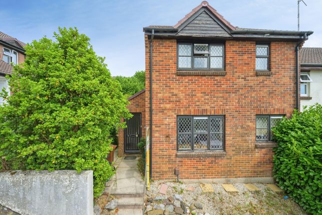 1 bed property, in Corner Brake, £140,000