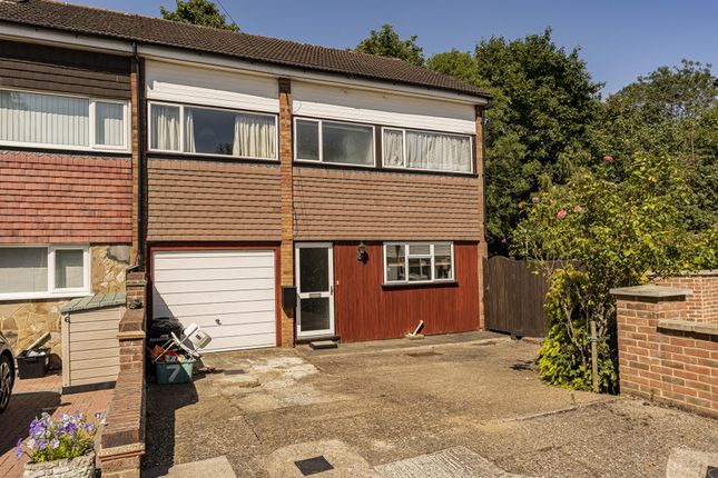 4 bed property, in Contessa Close, £525,000
