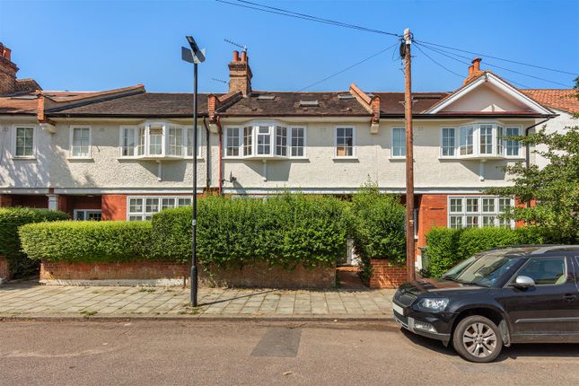 4 bed property, in Tulsemere Road, £900,000