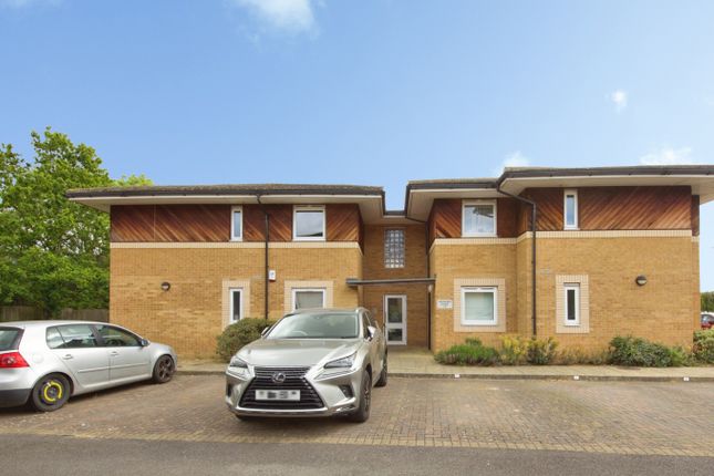 2 bed property, in Stafford Avenue, £270,000