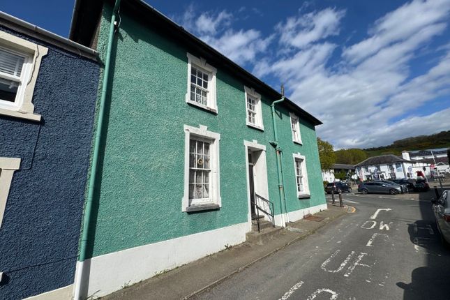 3 bed property, in Corner Alban Sq/Albert Street, £280,000