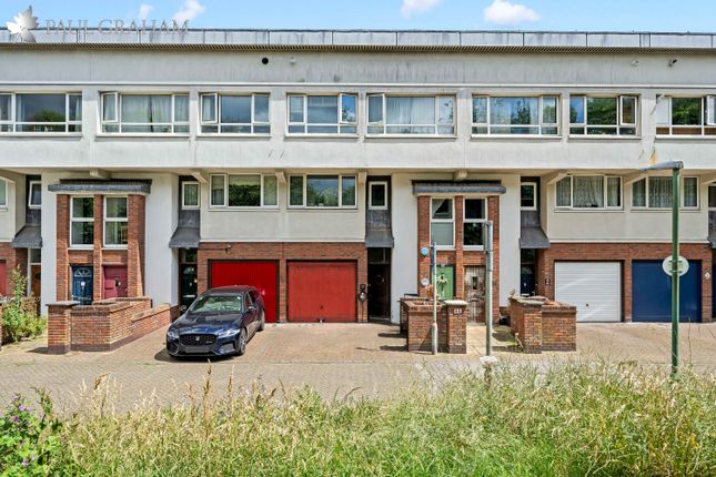 3 bed property, in Barnard Close, £350,000