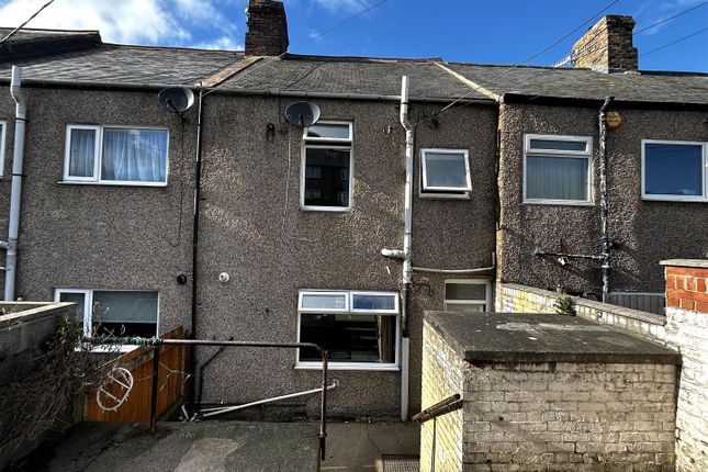 2 bed property, in Beech Grove, £100,000