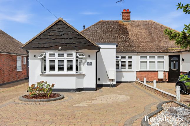 3 bed property, in Saffron Close, £550,000