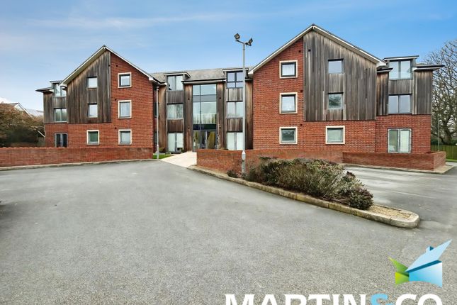 2 bed property, in Huntsman House, £65,000