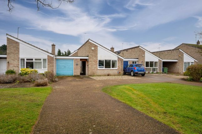 3 bed property, in Long Lane, £318,000