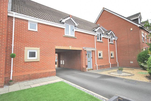 2 bed property, in Westhoughton, £185,000