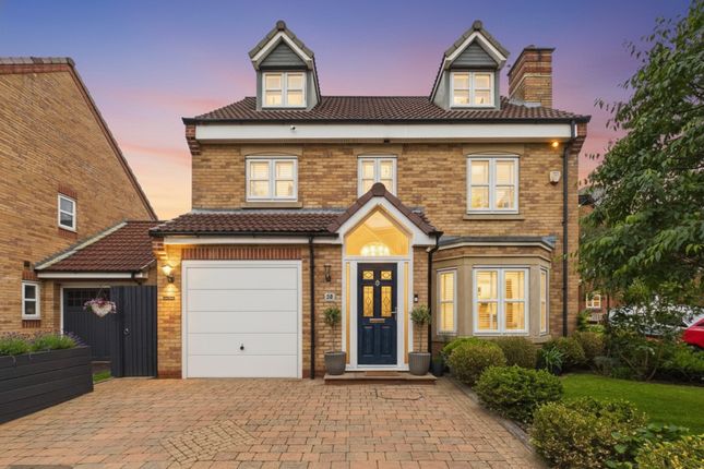 5 bed property, in Japonica Gardens, £425,000