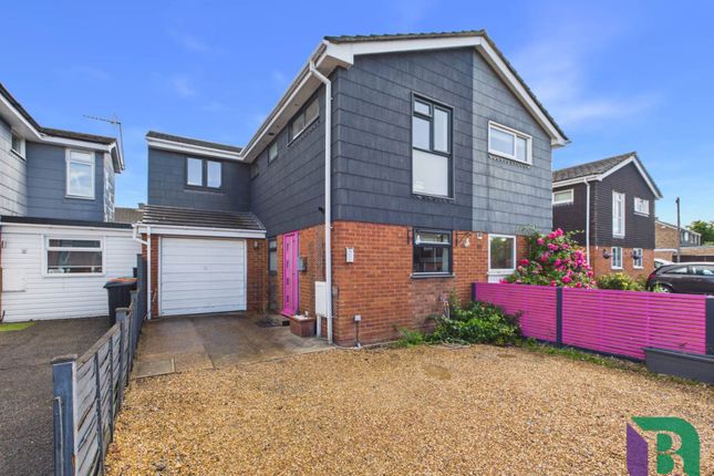 3 bed property, in Maple Grove, £425,000