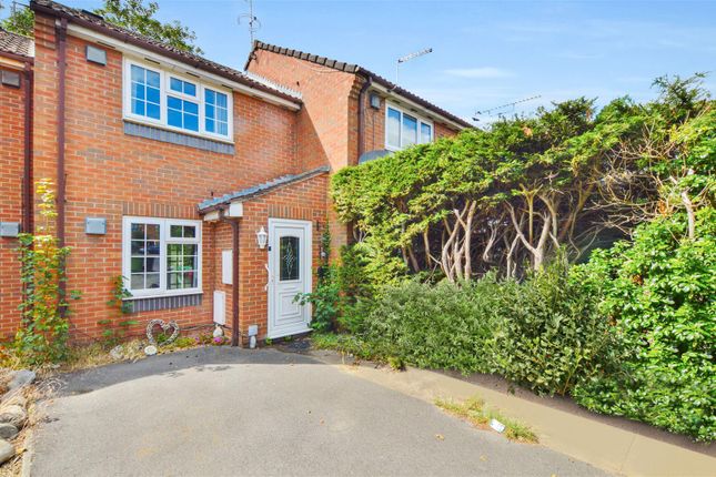 2 bed property, in Pearl Gardens, £350,000