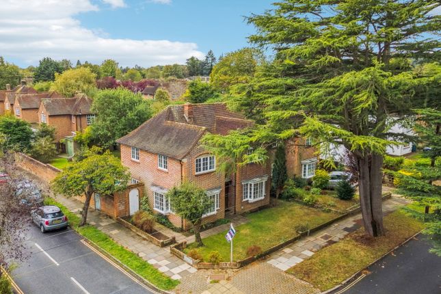 5 bed property, in Hallam Gardens, £1,050,000