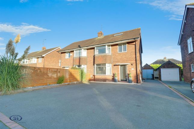 3 bed property, in Lime Grove, £300,000