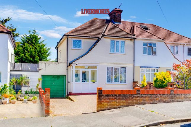 3 bed property, in Heathview Avenue, £450,000