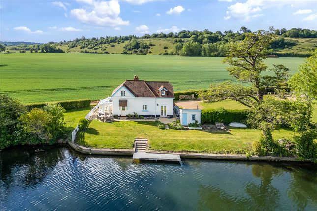 3 bed property, in Spade Oak Reach, £1,500,000