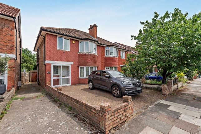 3 bed property, in St Dunstans Avenue, £785,000