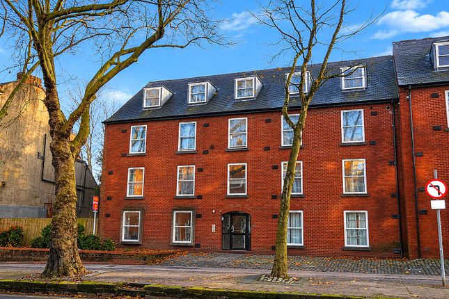 2 bed property, in Friar Gate Court, £125,000