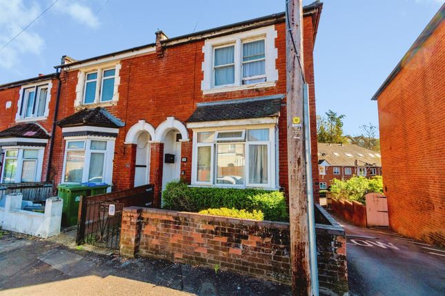 2 bed property, in Woodside Road, £250,000