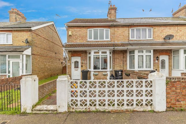 2 bed property, in Carrs Road, £205,000