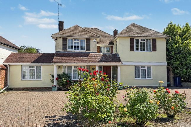 4 bed property, in Poyntell Crescent, £1,325,000