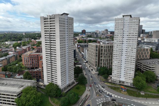 2 bed property, in Cleveland Tower, £119,500