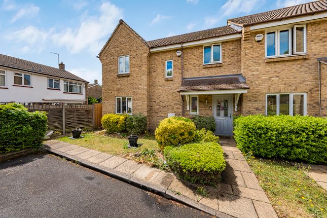 3 bed property, in Buchan Close, £500,000