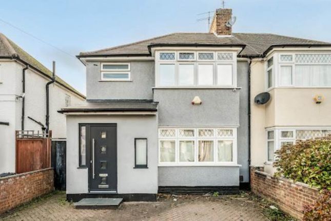 3 bed property, in Whitton Waye, £635,000