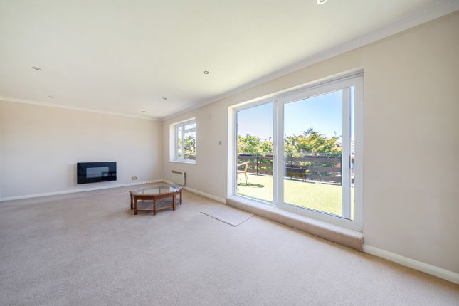 2 bed property, in Grand Drive, £485,000