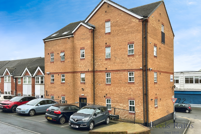 1 bed property, in St. Andrews Square, £45,000