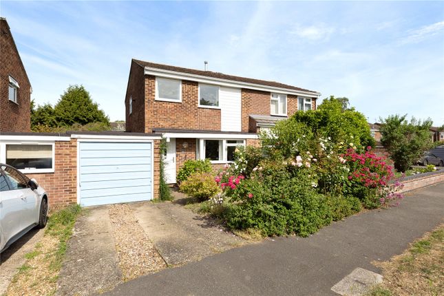 3 bed property, in Parlour Close, £425,000