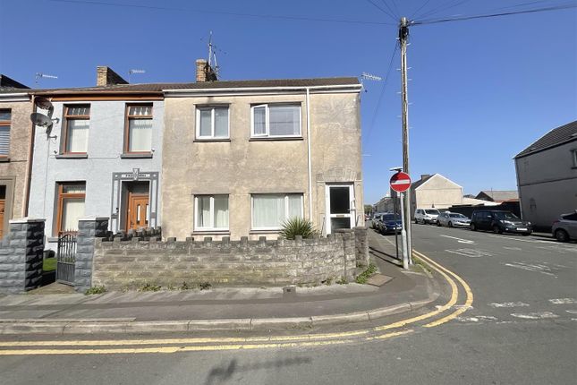 2 bed property, in High Street, £75,000