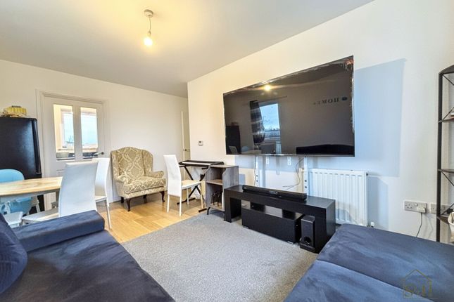 2 bed property, in Drummond Grove, £160,000