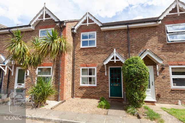 2 bed property, in Freeland Close, £200,000