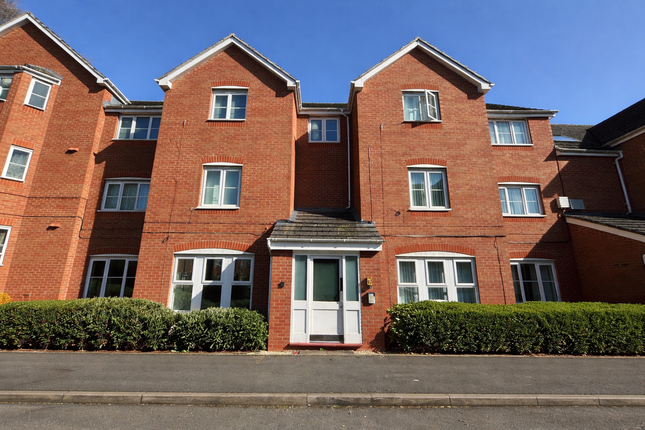 2 bed property, in Hickory Close, £90,000