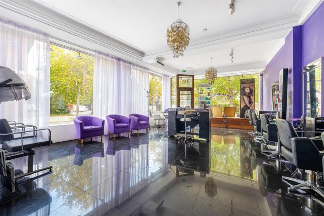 1 bed property, in Norwood Road, £800,000