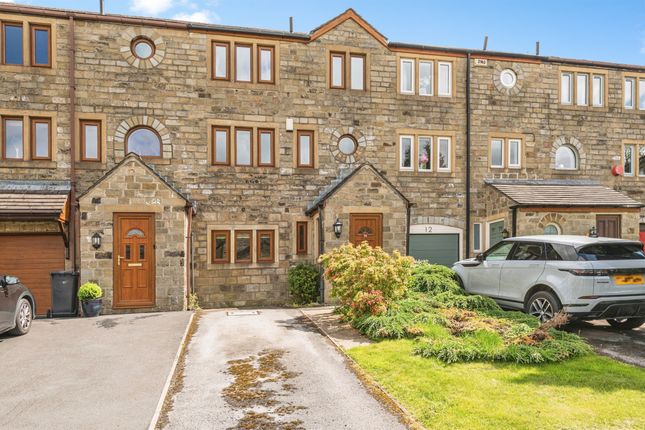 3 bed property, in Fearnley Court, £240,000