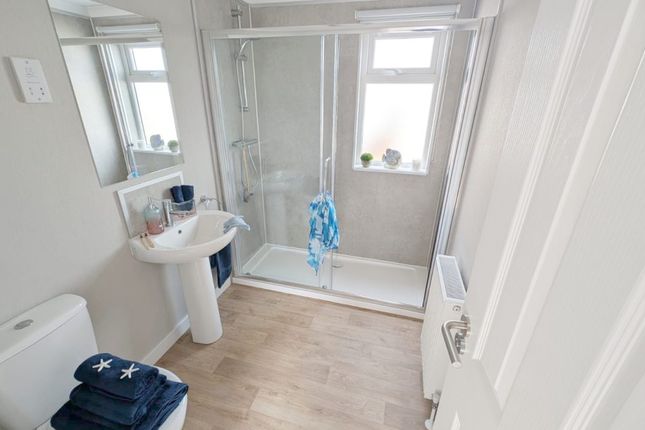 2 bed property, in Elm Tree Park, £119,995
