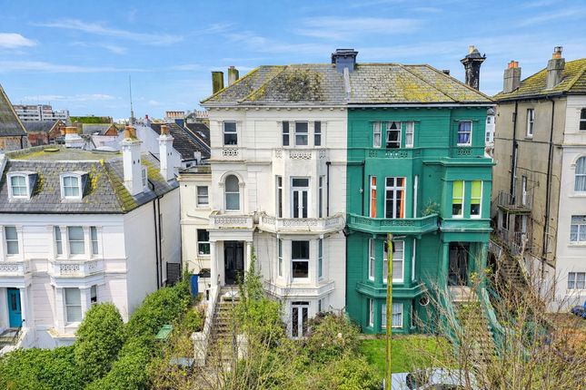 3 bed property, in Flat 2, £200,000