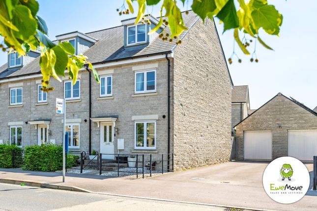 3 bed property, in Cowleaze, £322,500