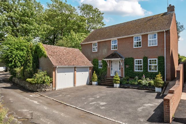 4 bed property, in Beckhampton, £750,000