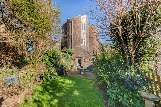 4 bed property, in Spences Field, £900,000