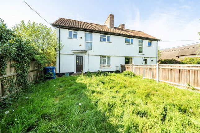 3 bed property, in Woodstock Road, £250,000