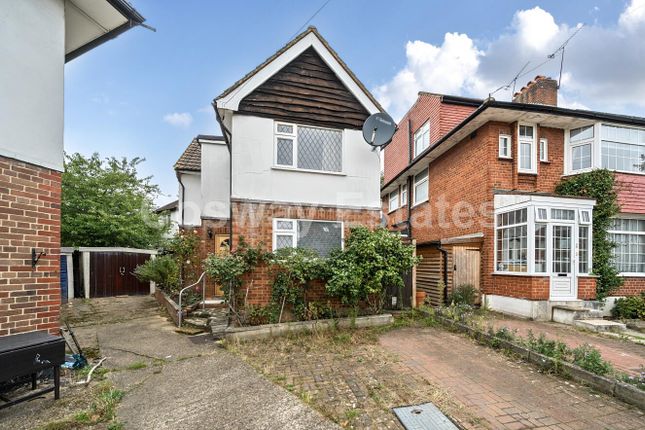 2 bed property, in Abercorn Close, £600,000