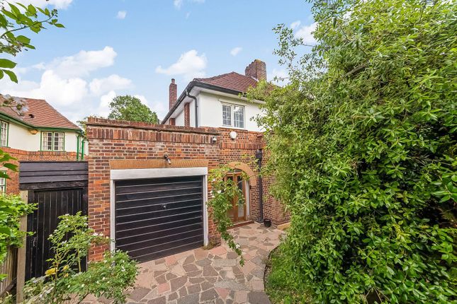 3 bed property, in Forsyte Crescent, £979,995