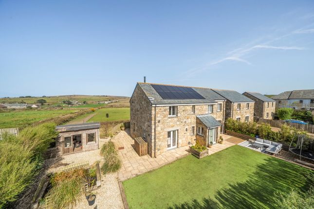 5 bed property, in Gews Farm Way, £650,000