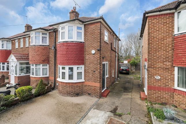 2 bed property, in Carfax Road, £475,000