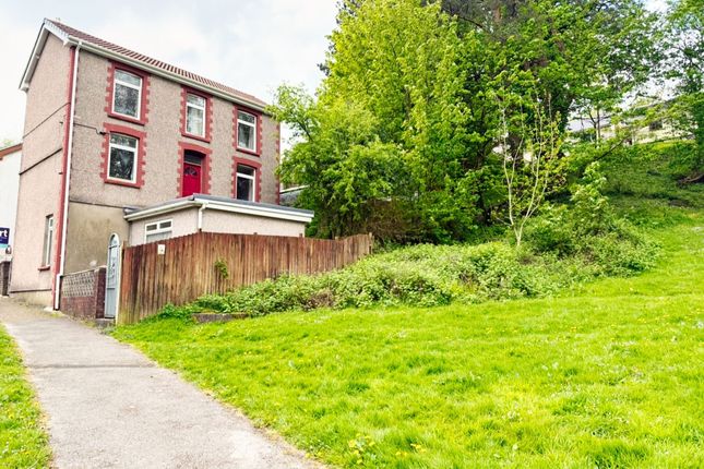 4 bed property, in Sunny Bank, £169,950